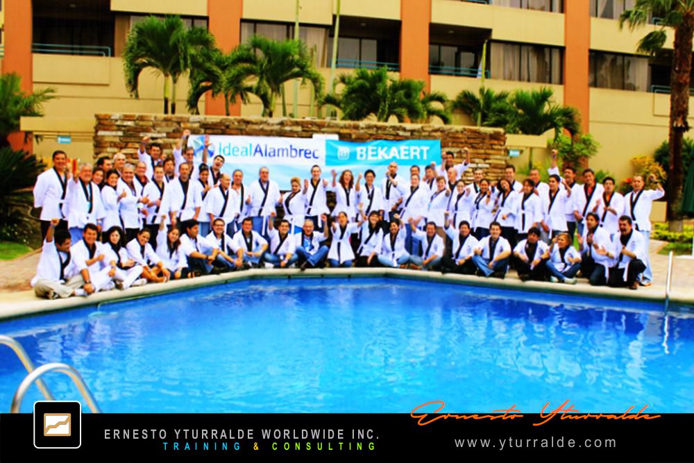 Conferencista motivacional en jornadas de alto impacto para equipos de ventas